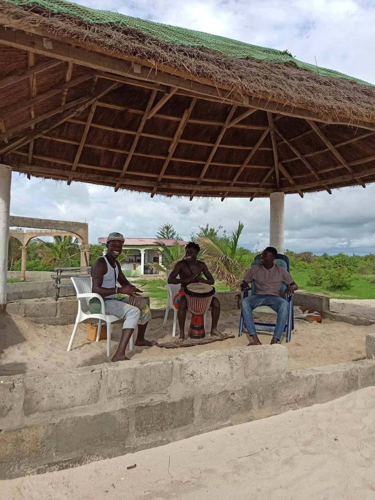 Bosofet Beach And Creek Lodge Sanyang Exteriör bild